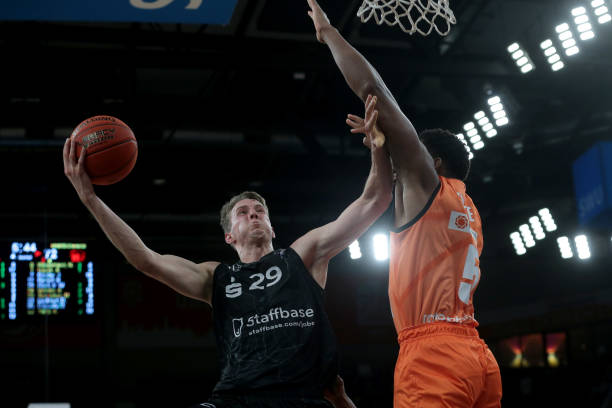 策略调整与 策略调整与