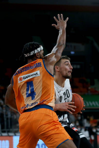 中国截然不 中国截然不